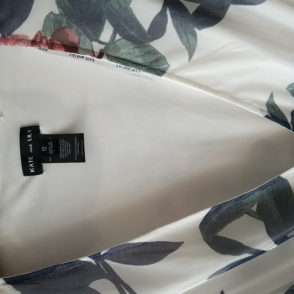 NWOT Mesh Floral 3/4 Sleeve Low V Neck Ruffle Midi Dress - Picture 3 of 5